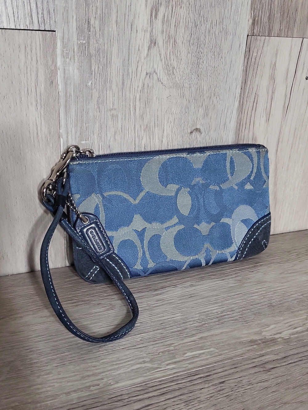 Coach Signature Wristlet Denim Blue Jacquard Leather Trim Wrist Strap Hang Tag